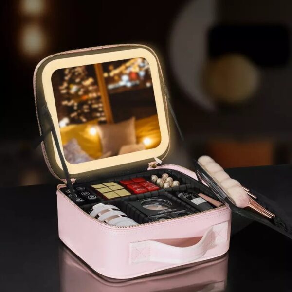 da5e4cee-cb89-4ef5-b931-1ce8b4317f73.jpg حقيبة مستحضرات تجميل